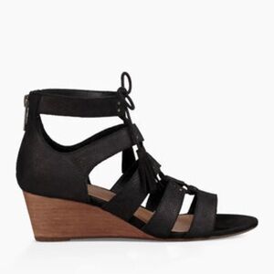 UGG Yasmin Snake Wedge Sandals Size 8 Black Gladiator Tassel Ties Leather EUC